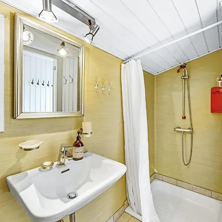 2 Bedroom Cozy In Hvide Sande Bjerregård