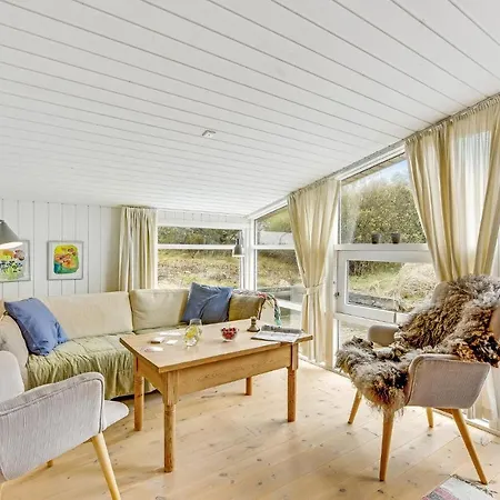 2 Bedroom Cozy In Hvide Sande 度假居