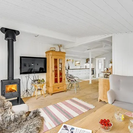 2 Bedroom Cozy In Hvide Sande 別荘